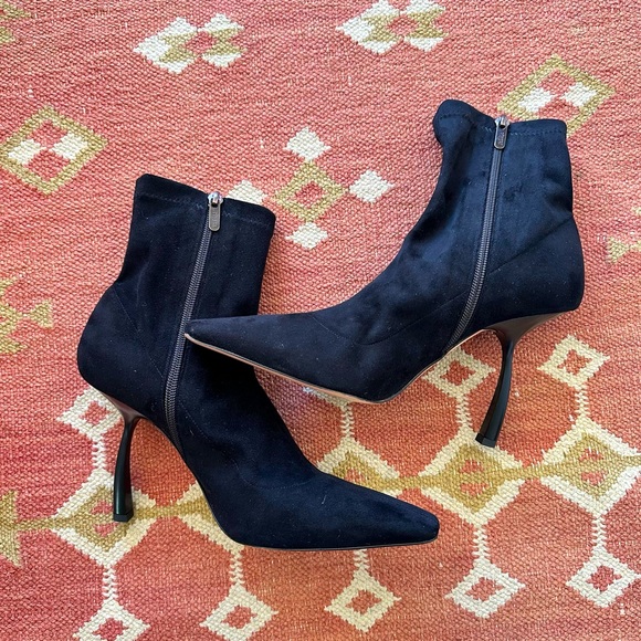 PIFERI Merlin Black Ankle Boot Vegan Suede Curved Heel elongated toe Size 40 New - Picture 11 of 13